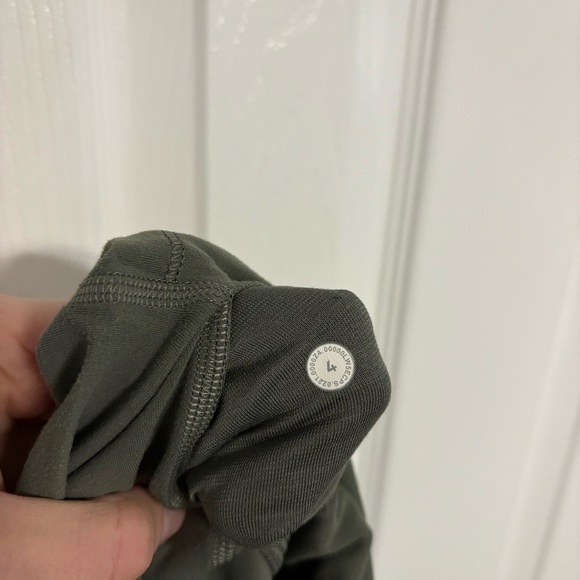 Lululemon Align Scalloped Hem High-Rise Pant 25"
Grey Sage - Picture 6 of 9